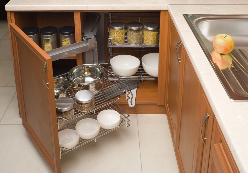 Organized kitchen cabinet shelf
