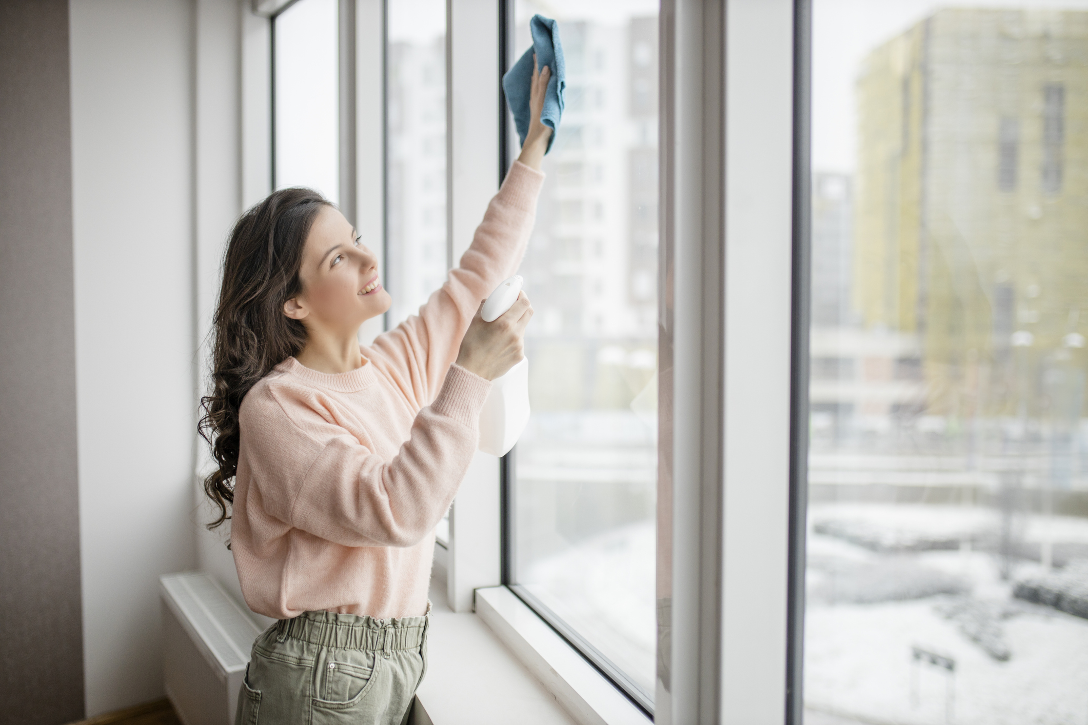 How to Clean Windows in Cold Weather